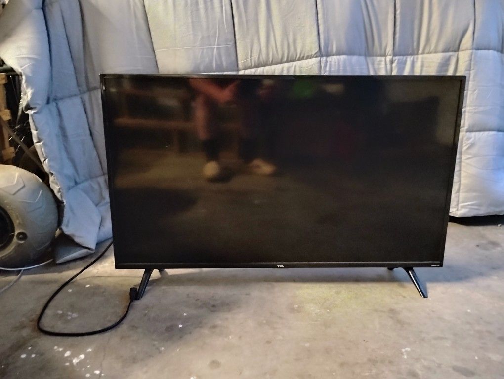 TCL TV.