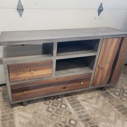 *** TV ENTERTAINMENT CENTER ***