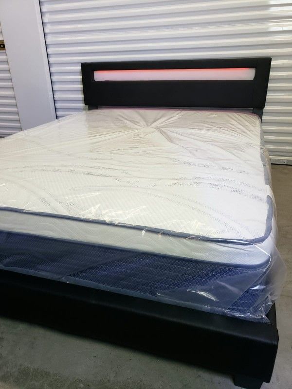 NEW QUEEN PILLOW TOP MATTRESS and BOX SPRING. Bed frame not included 👍