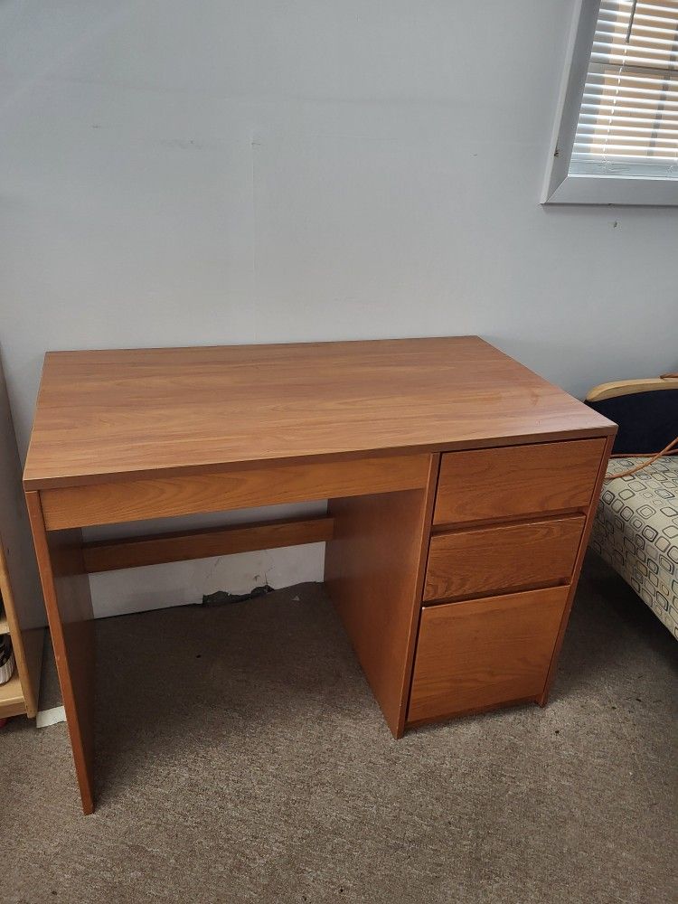 OFFICE/STUDENT DESK WITH 3 DRAWERS (HOME10)