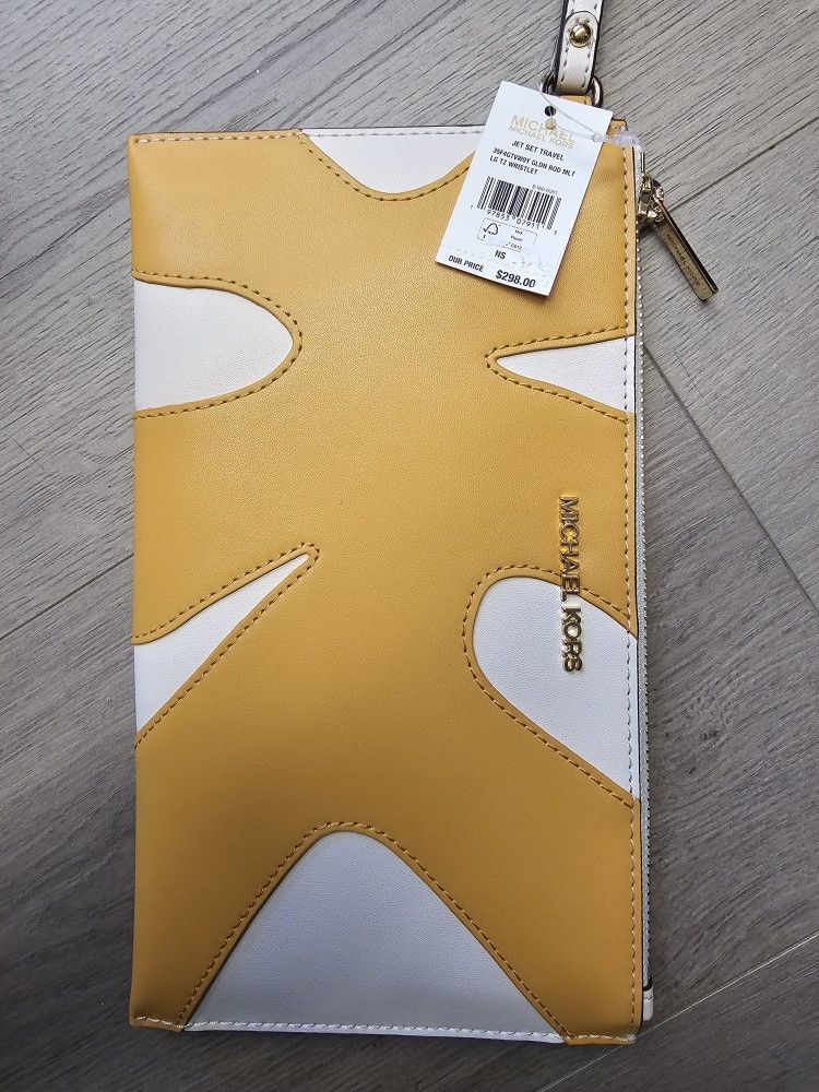 Michael Kors Wristlet New