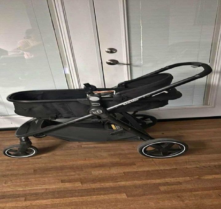 Child Stroller – Secure and On-Trend for Today’s Families discuss couple