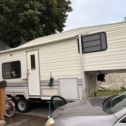 25 Foot Monterey Fifth Wheel