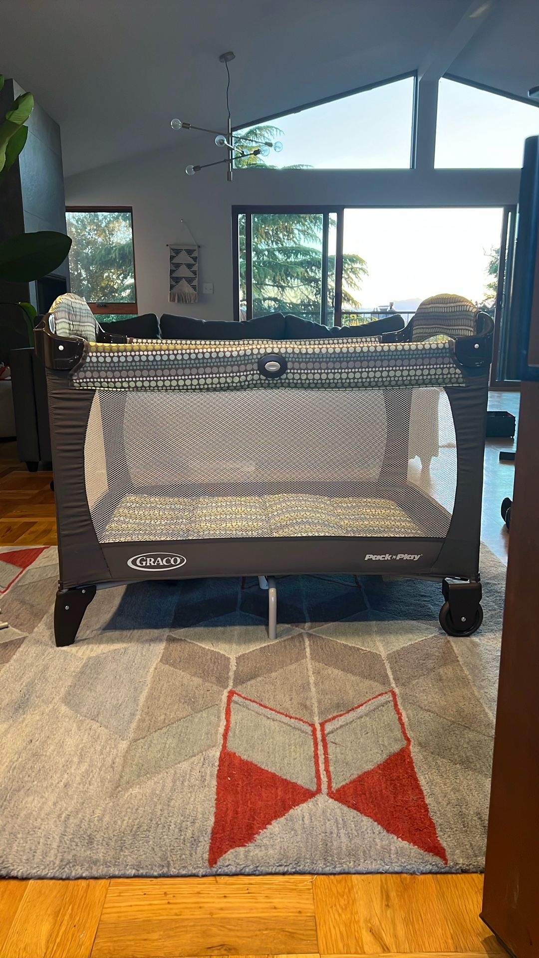 Graco Pack’n’Play pop-up crib