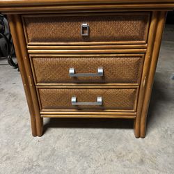 2 Nightstands