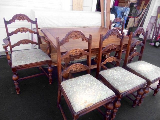 1920 ' s Table and Chairs