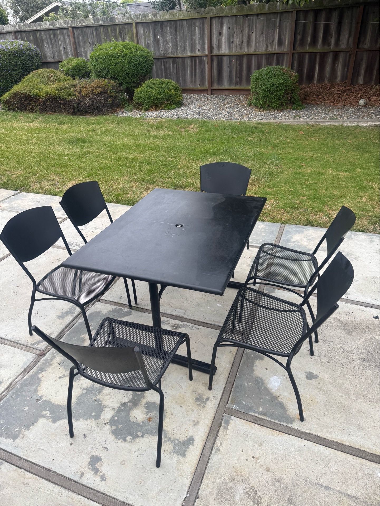 Outside set with 6 cast metal chairs /48”x36” Black Metal Patio Dining Set - Folding Table and 6 Chairs/ mesa de hierro fuerte y 6 sillas