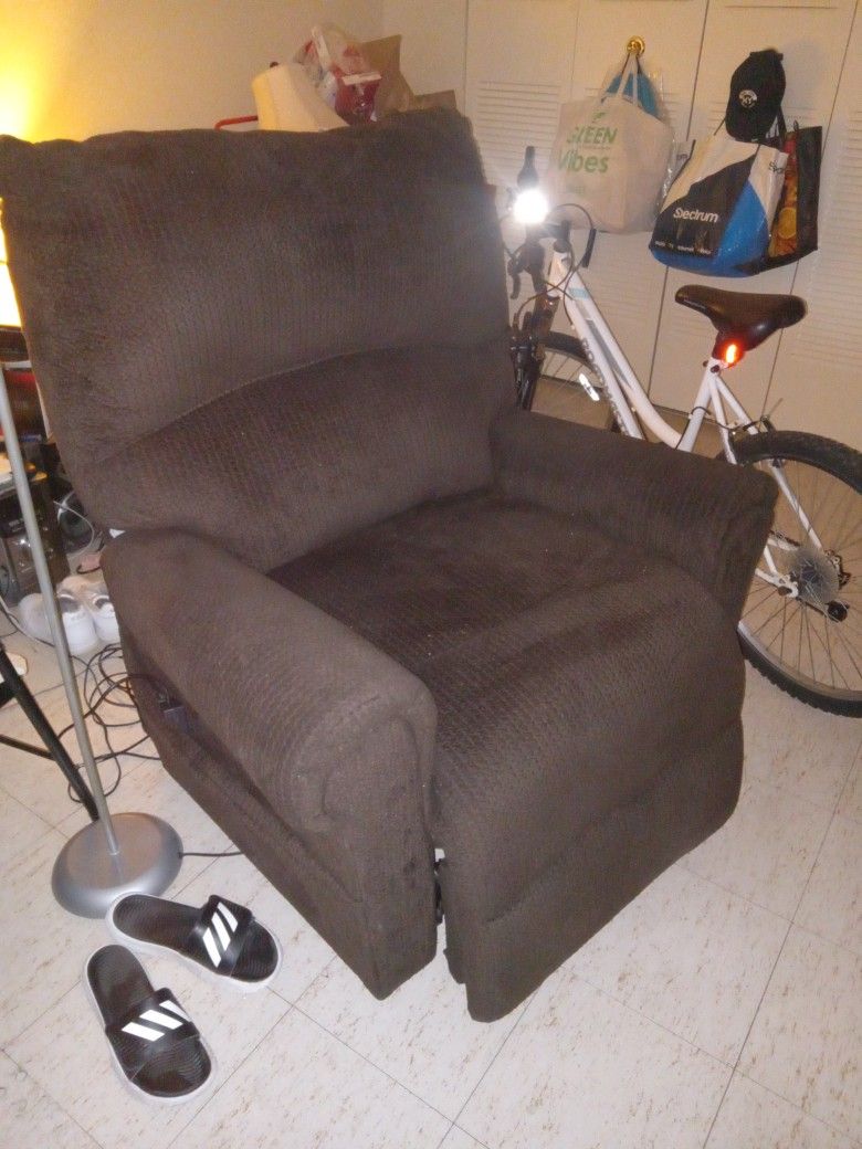 New Recliner Messager Lift In A Standing Position