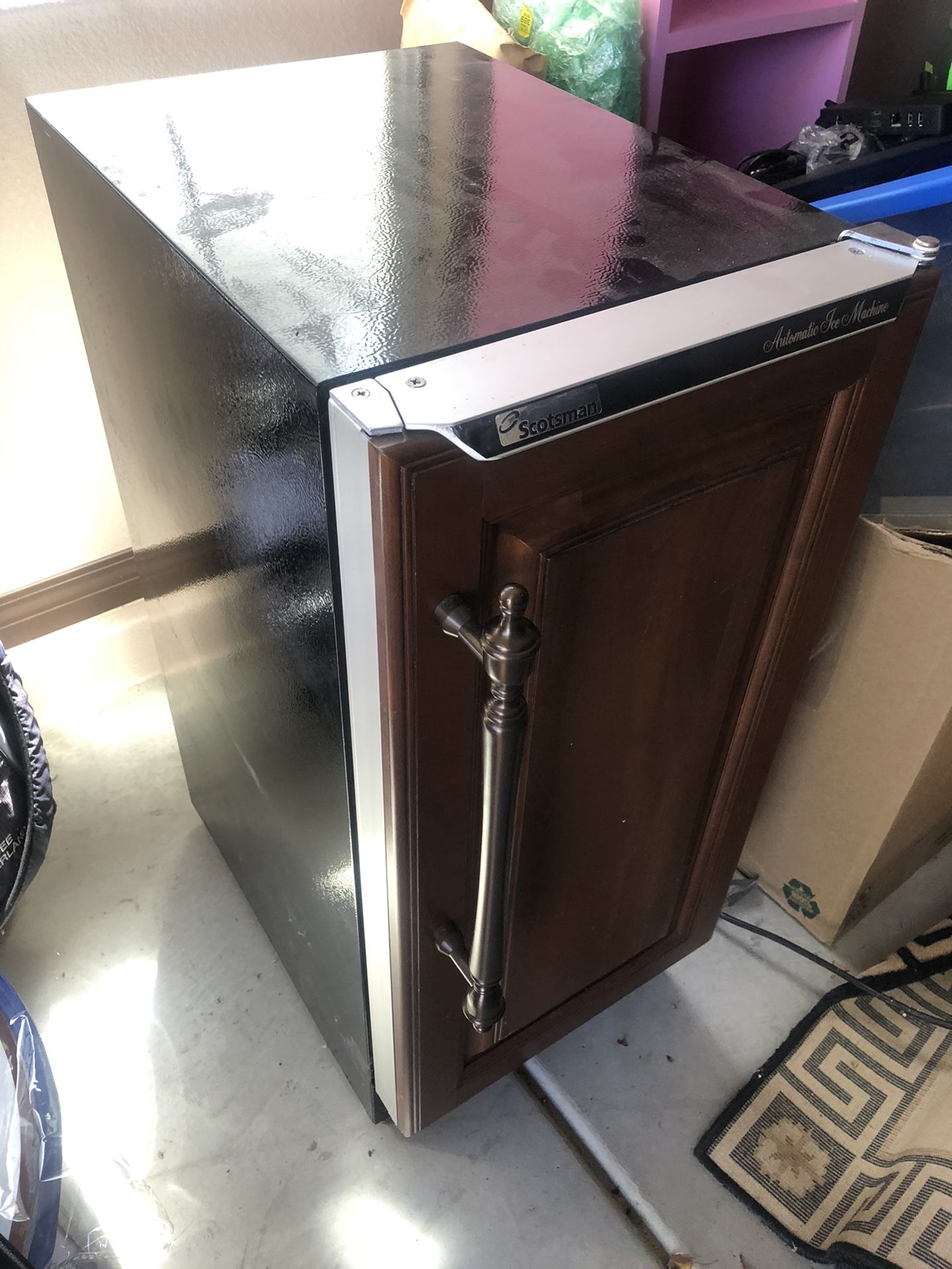 Scotsman DCE33PA1BC Automatic Ice Maker for Sale in Las Vegas, NV