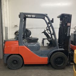 2018 Toyota Forklift 8FGU30 6000 LB CAP