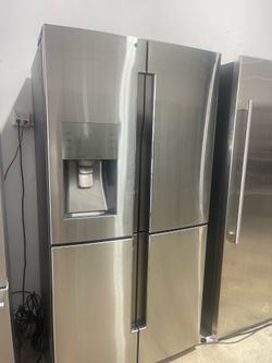 Refrigerator Samsung 4 door 36” inches wide / nevera heladera frío counter depth