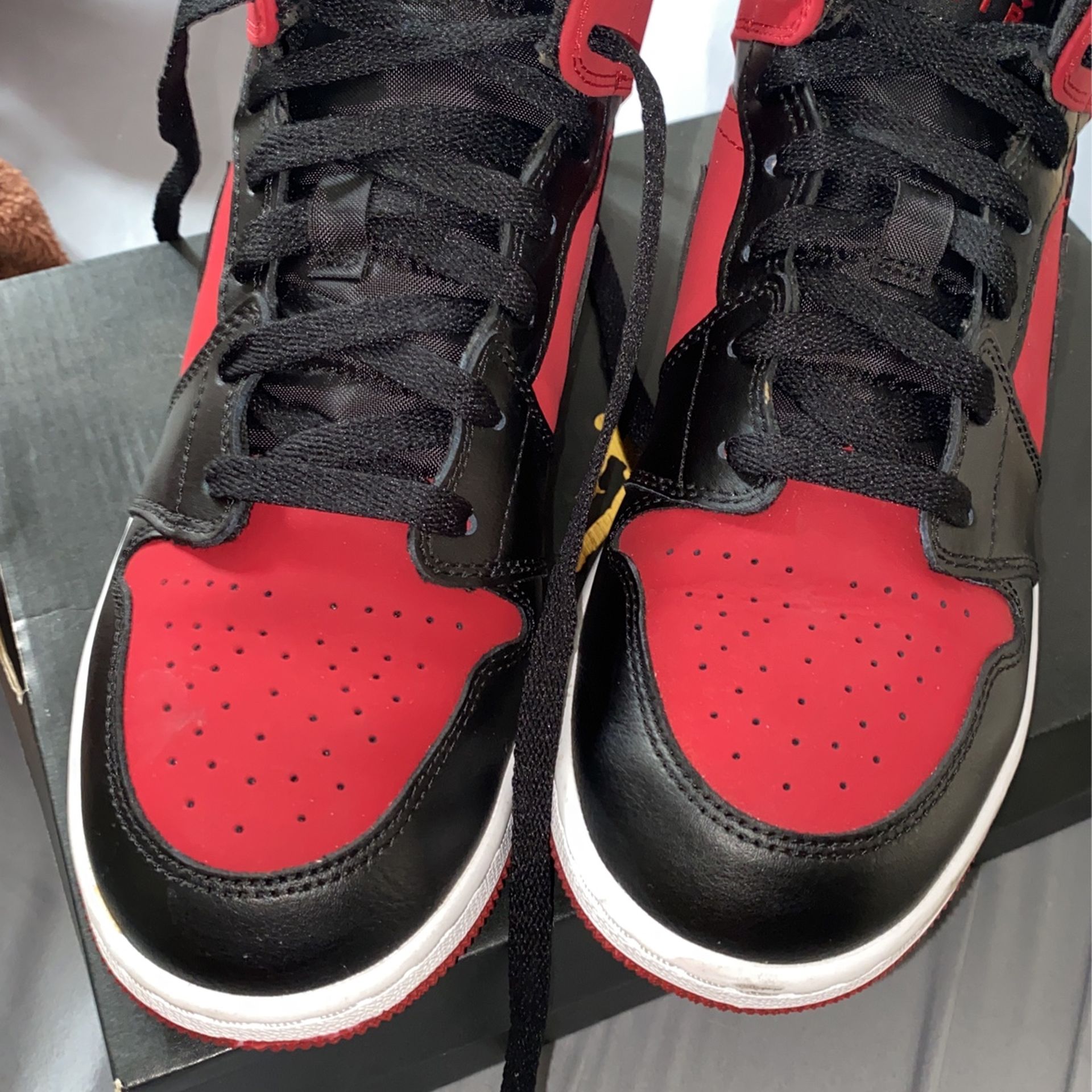 Air Jordan 1 Mid Gym Red / black And White Size 6Y