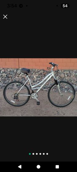 Hybrid Schwinn mountain bike front suspension, 26-in tires, 18-speed, hybrid, 18.5 in frame adjustable handlebars, shock absorber seat