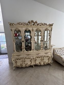 Cream & gold Italian Rococo Hutch
