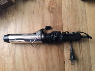 Hairstyling tools all diffent Sizes $25 a pice offers will be excepted no holds