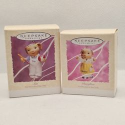 2 New Hallmark 1994 Daughter Son Easter Bunny Rabbit Ornament Set LOT Box Family
Brand new,  never displayed 
1994 Easter collection- Son and Daughter