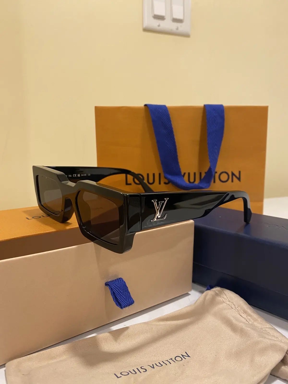 Louis Vuitton Clash Square Bestselling Glasses (great value) receipt photo included