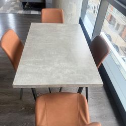 Modern And Sleek Dining Table + Set of 4 Chairs for Sale - $250 (South Loop)