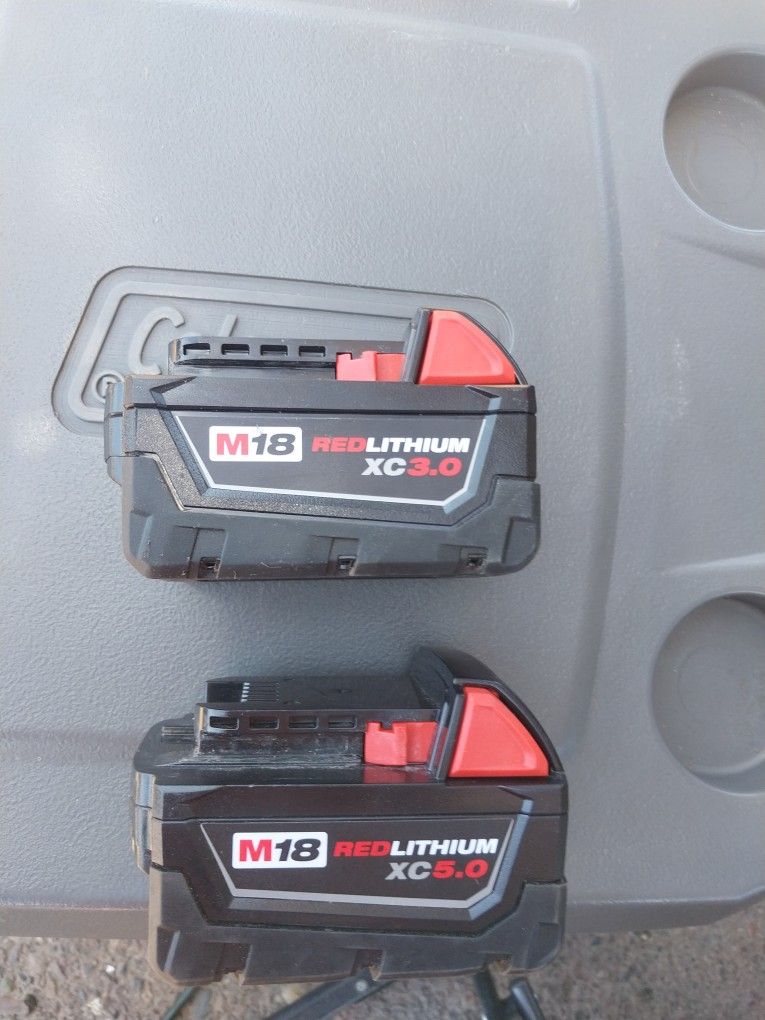 MILWAUKEE BATTERYS 18V LITHIUM