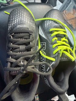 Battle Cleats size 1.5