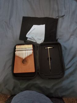 17 Key Kalimba With Case, Tuning Hammer Carry Cloth And Clean Cloth
