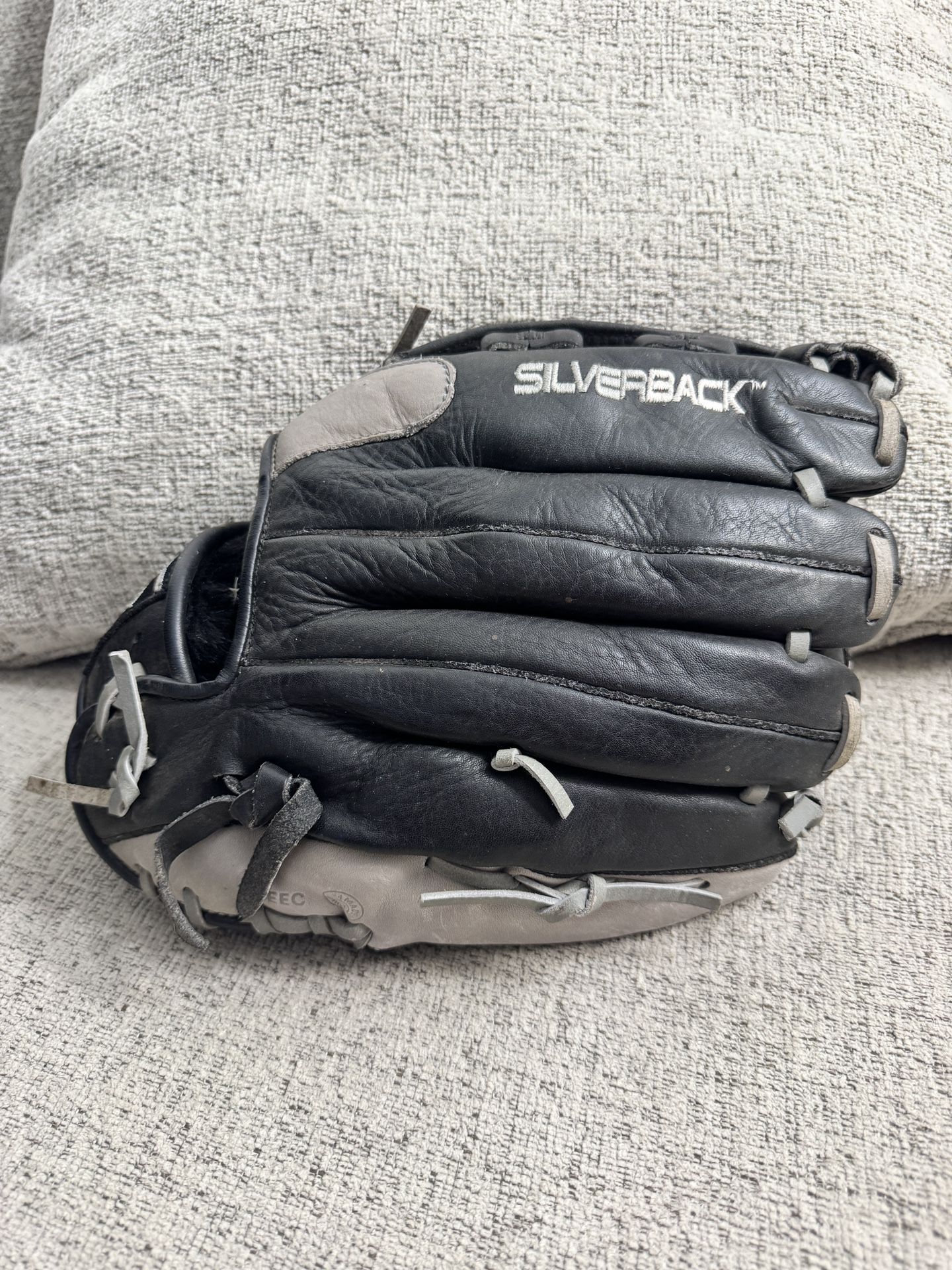 Rawlings Silverback SB130C 13” Left Hand Throw Glove Great Condition
