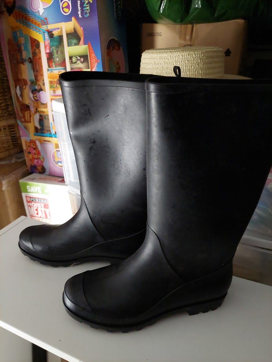 Rain boots.
Women size 8.