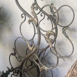 wrought iron Wine Rack 12 Bottle Free Standing Victorian scroll copper tone leaf