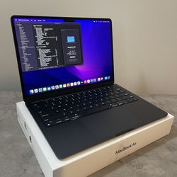 MacBook Air 2024  M3 / 16GB RAM / 256GB SSD 