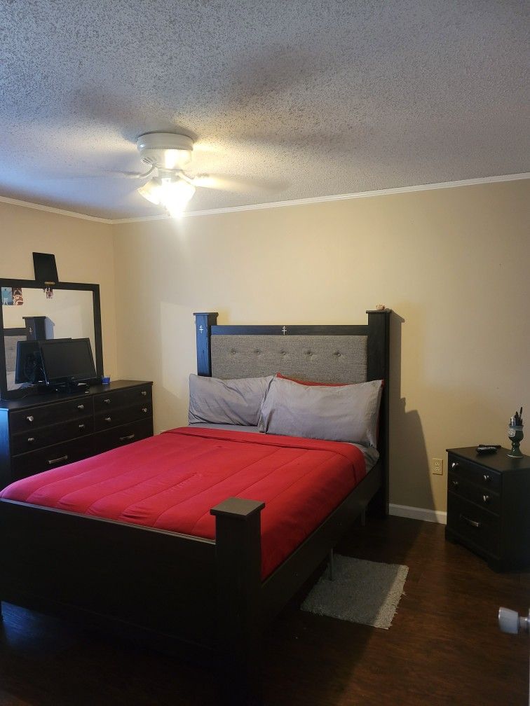 3pc Ashley King Size Bedroom Set 