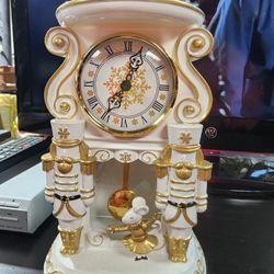 Bath and Body Works Nutcracker Elegant White and Gold Wall Clock/candle Holder