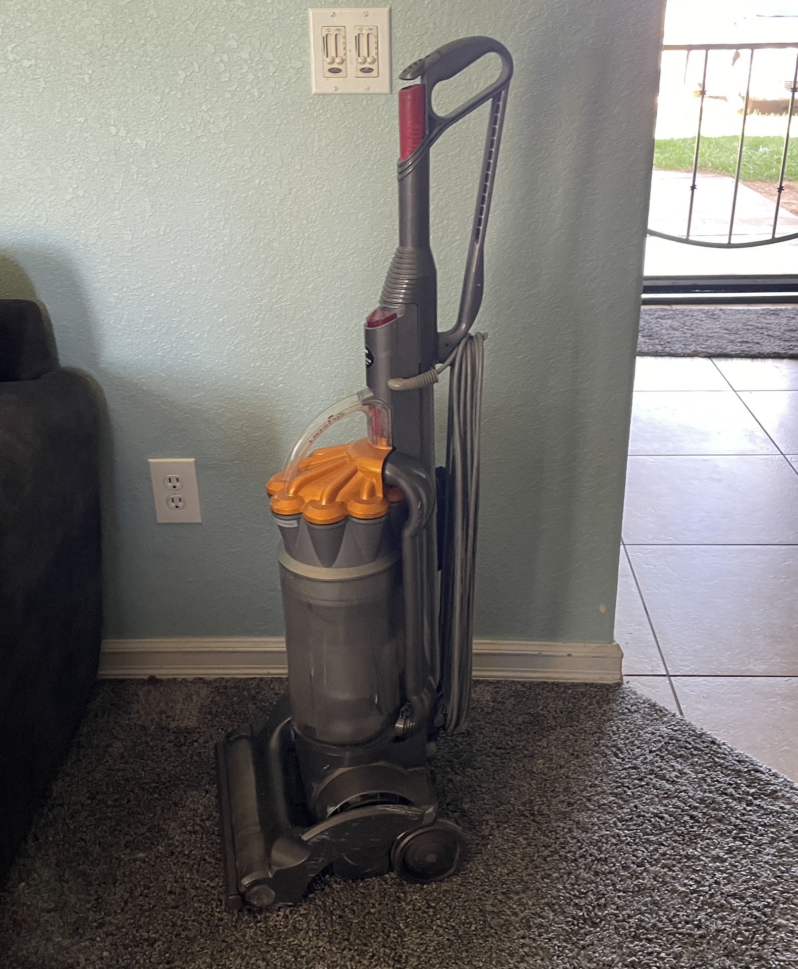 Good Working Dyson Vacuum Cleaner