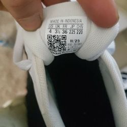 Adidas Shoe Size 4 New White /black $5