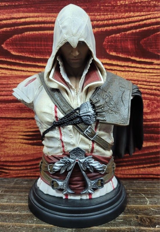 2015 Ubicollectibles Ezio Statue 