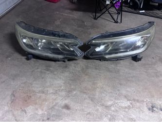 2016 Honda crv. Headlight