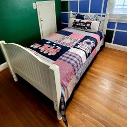 Pottery Barn Twin Bed (inclded mattrress)