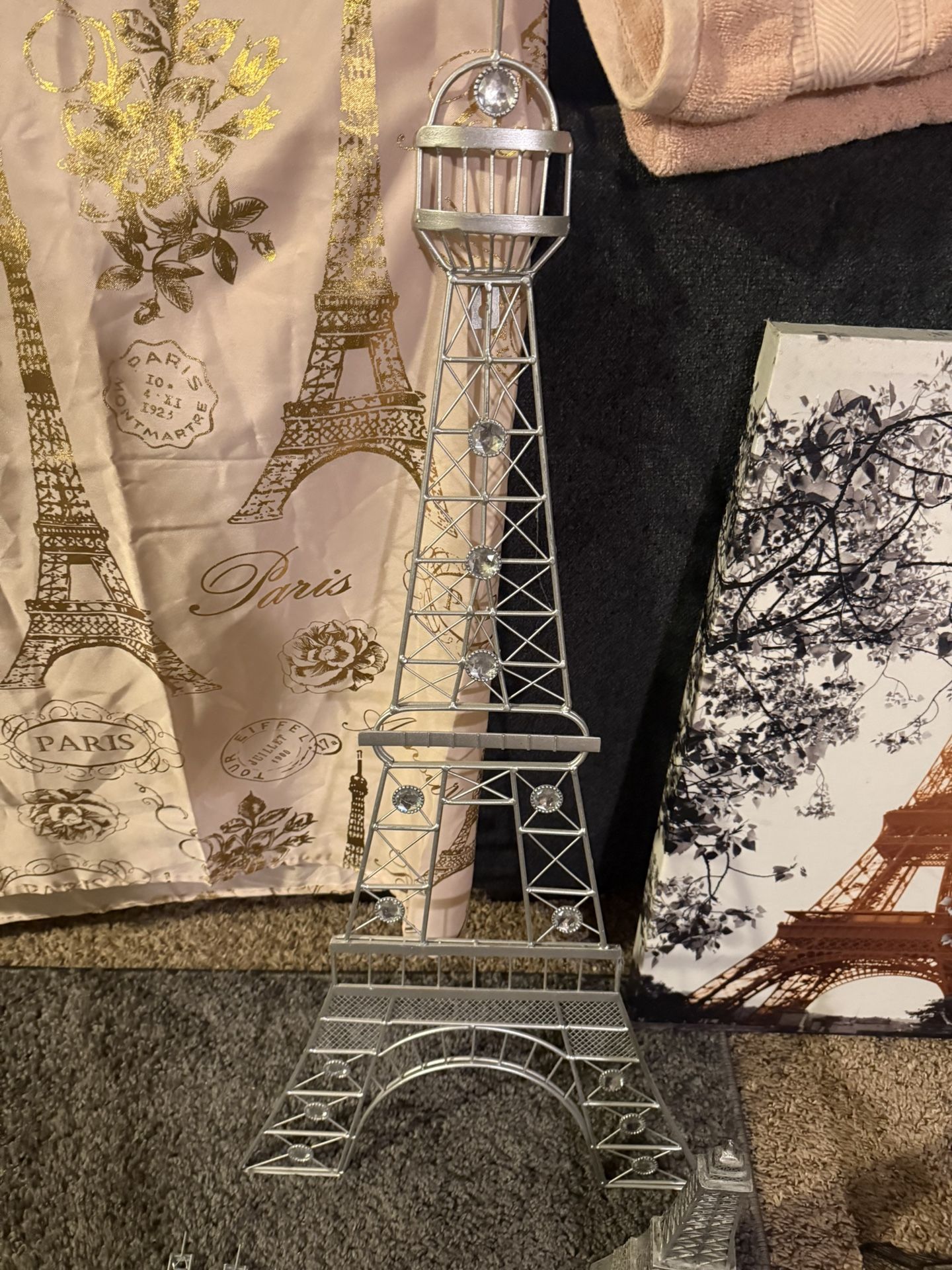 Eiffel Tower Complete Bathroom Set with towels