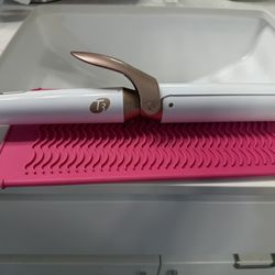T3 1 1/2” Curling iron, Works Perfectly - Cash Only