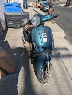 2020 Amigo Avenza 150