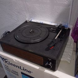 Record Player With Speaker
