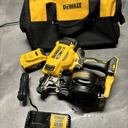 DEWALT 20V MAX Lithium-lon 15-Degree Electric Cordless Roofing Nailer with 40Ah Battery Pack and Charger