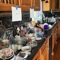 Estate sale located in painted hills so many items it’s my neighbors home