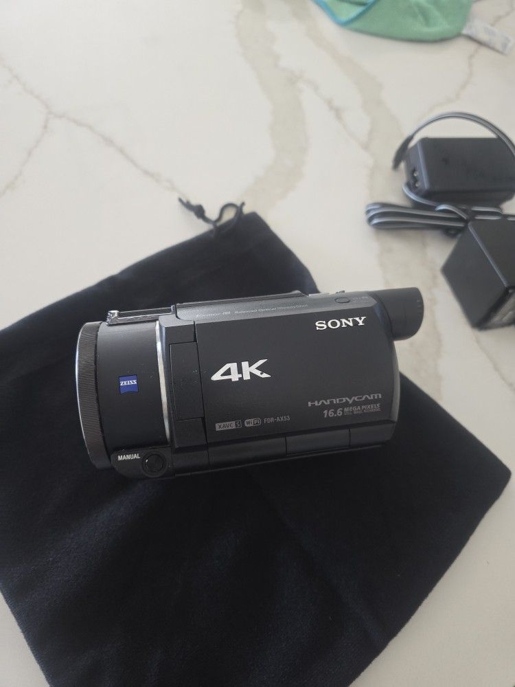 Sony FDR AX53 