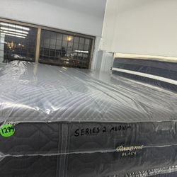 QUEEN SIZE SIMMONS BEAUTYREST BLACK SERIES 2 (MEDIUM) MATTRESS & BOX SPRING BED SET 