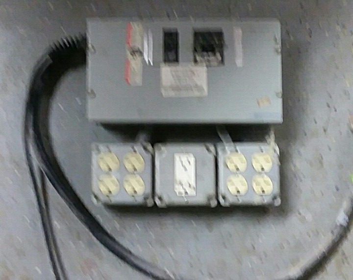 Sun System 220 and 110 multi plug breaker box four shop or home