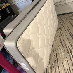 Serta Perfect Sleeper Twin Mattress/box Spring/bed Frame