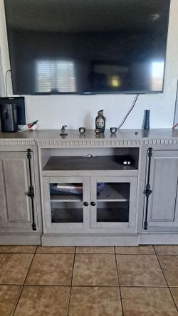 Mueble gris para tele