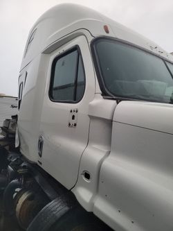 Parts For 2015 Freidliner Cascadia