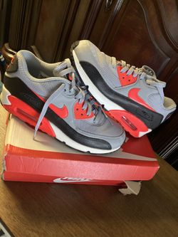 Womens AirMax 90 (SIZE 9 1/2)