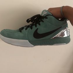 Kobe 4 Protro “Girl Dad” Size 11